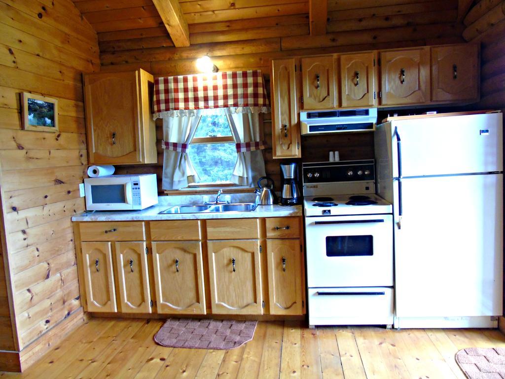 Cajun Cedar Log Cottages Margaree Forks Szoba fotó